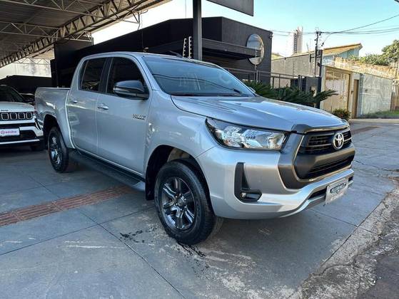 TOYOTA HILUX 2.8 D-4D TURBO DIESEL CD SR 4X4 AUTOMÁTICO